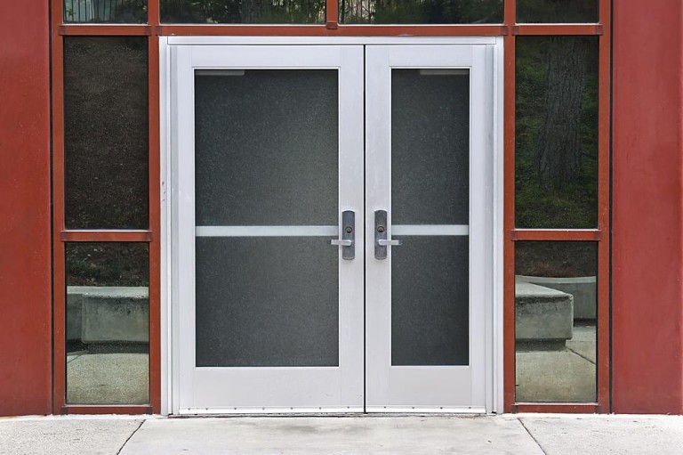 Comment personnaliser l'installation de vos portes à Saint-Venant ?